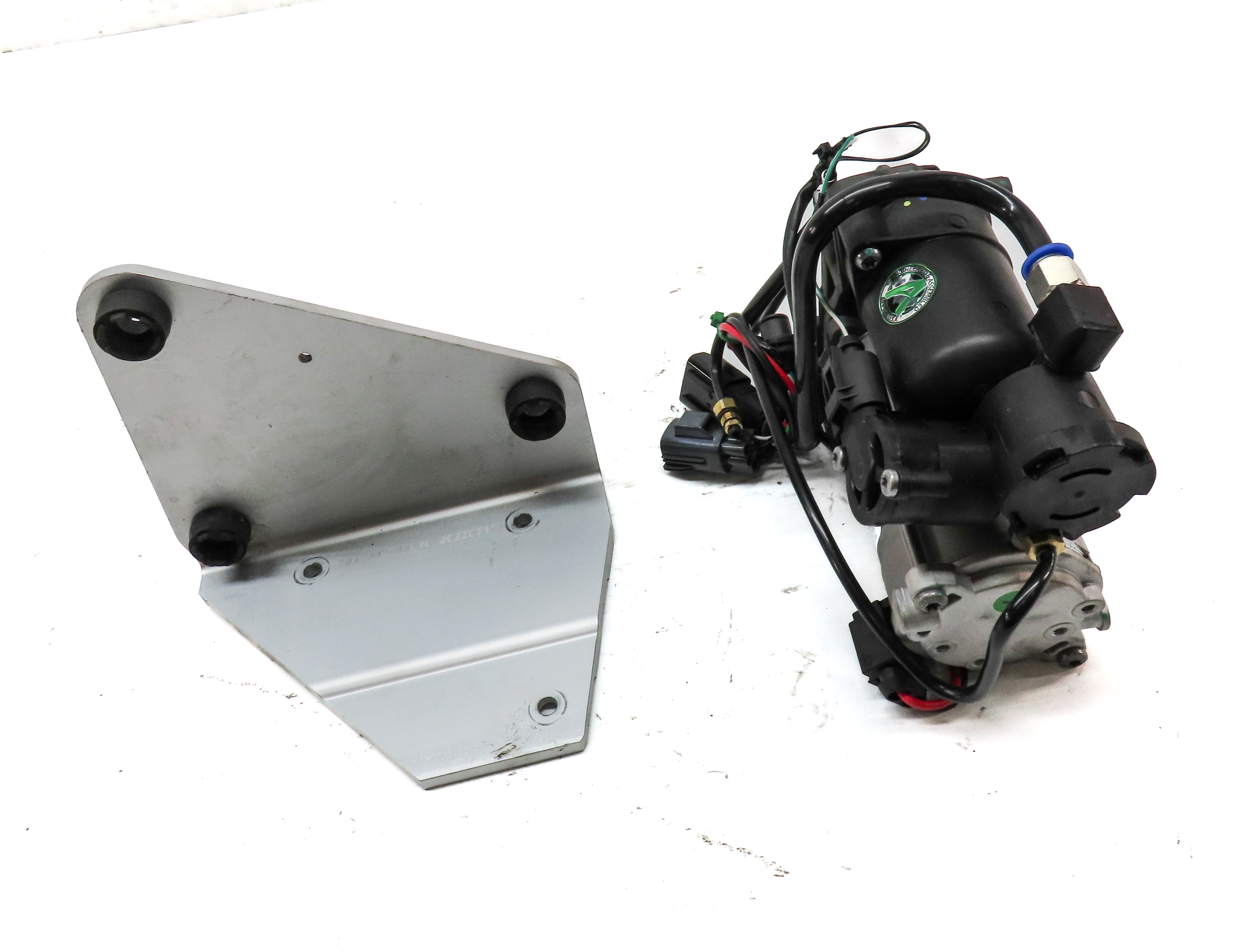2009 LAND RANGE ROVER SPORT (L320) AIR SUSPENSION COMPRESSOR PUMP (AFTERMARKET) — exact item pictured